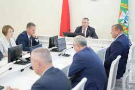 В поле и в лесу помните о сроках. На аппаратном совещании в облисполкоме рассмотрели ход работ в АПК, готовность к зиме и вопросы благоустройства