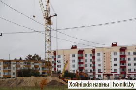В Хойниках возводят новый 40-квартирный дом
