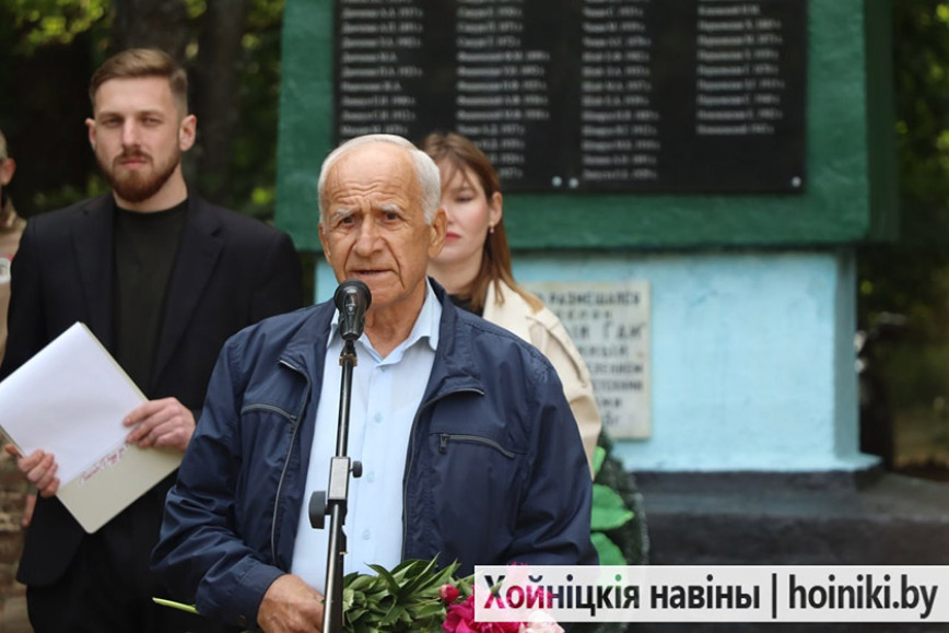 Память вечна! На Хойникщине открыли памятный знак в честь жителей деревни Зелёный Гай