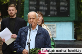 Память вечна! На Хойникщине открыли памятный знак в честь жителей деревни Зелёный Гай