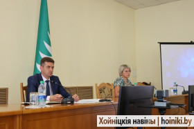 Сегодня на аппаратном совещании при председателе райисполкома Дмитрии Шпигановиче была проанализирована оперативная обстановка в районе, рассмотрены актуальные вопросы социально-экономического развития региона