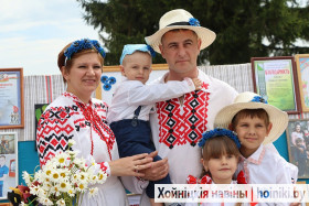 Дрова рубили, картошку собирали, блинами и салом гостей угощали – как на Хойникщине «Властелина села – 2025» выбирали