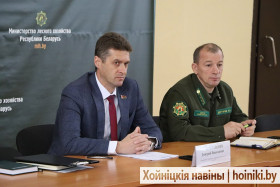 О семейных ценностях и не только: председатель райисполкома Дмитрий Шпиганович встретился с коллективом Хойникского лесхоза