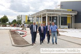 Председатель облисполкома Иван Крупко ознакомился с ходом строительства бассейна в Хойниках
