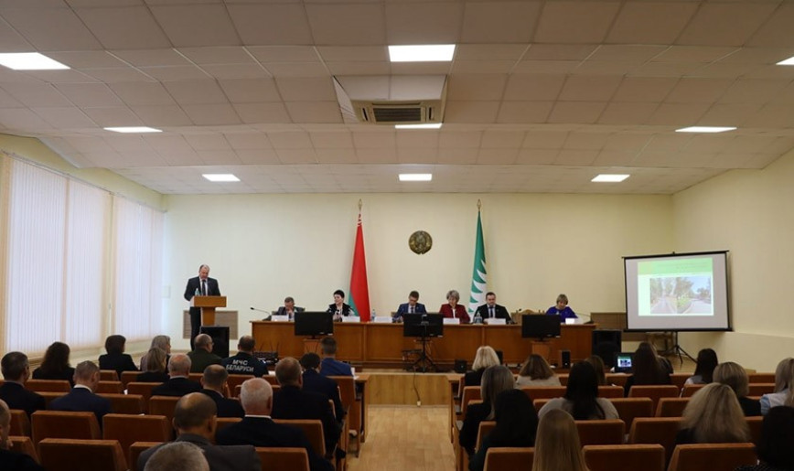 28 ноября в Хойниках состоялось очередное заседание районного исполнительного комитета под руководством главы района Дмитрия Шпигановича