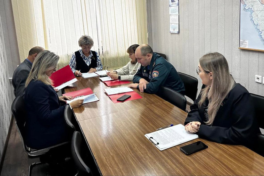 26 ноября на заседании президиума районного Совета депутатов рассмотрели вопрос о деятельности Молодёжного совета при Хойникском районном Совете депутатов под председательством Людмилы Рудченко