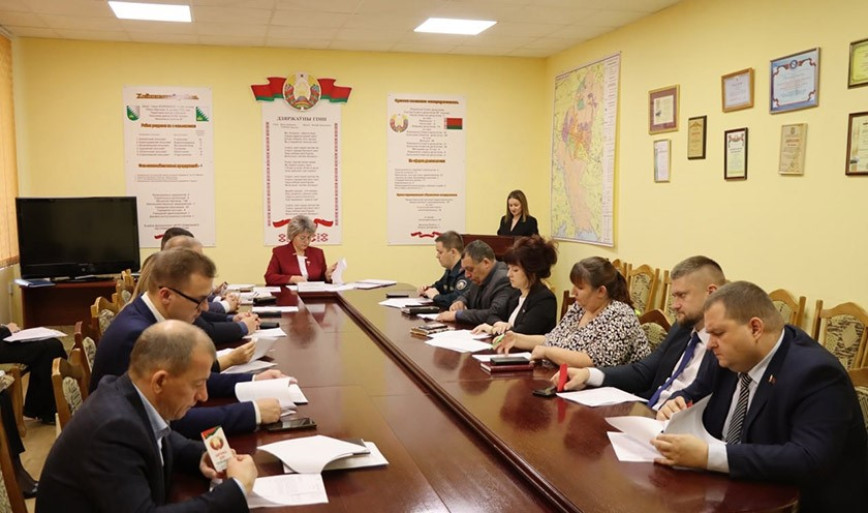 28 ноября в малом зале райисполкома состоялось заседание пятнадцатой внеочередной сессии районного Совета депутатов 29 созыва под председательством Людмилы Рудченко