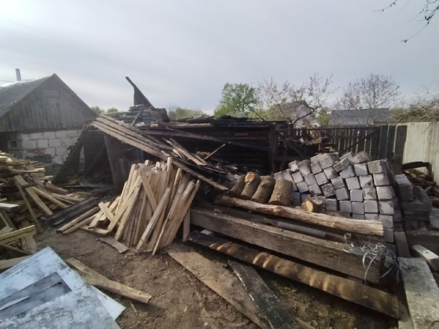 В Хойниках горела хозяйственная постройка
