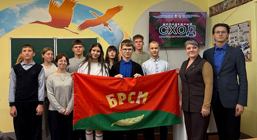 У сярэдняй школе № 2 г.Хойнікі для навучэнцаў 9-11 класаў адбылася дыскусійная пляцоўка «Маладзёжны сход». Мерапрыемства прайшло ў фармаце адкрытага дыялогу