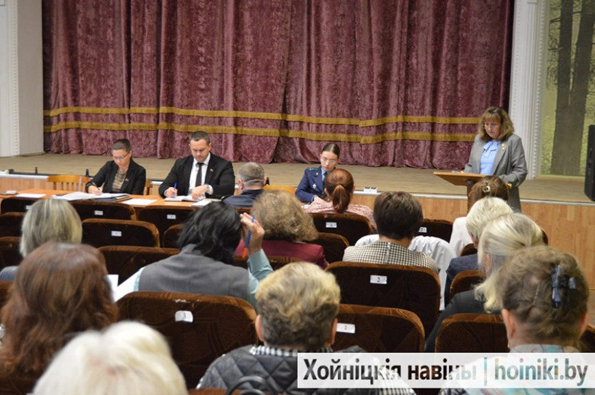 У Хойніках адбылося чарговае пасяджэнне КДН