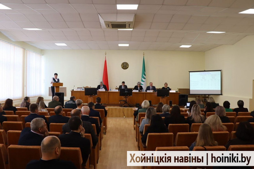 У Хойніках адбылося пасяджэнне выканаўчага камітэта пад старшынствам Дзмітрыя Шпігановіча