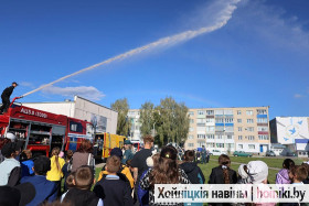 Вось гэта адкрыты ўрок! У Хойніках крэатыўна распавялі дзецям і падлеткам пра бяспеку