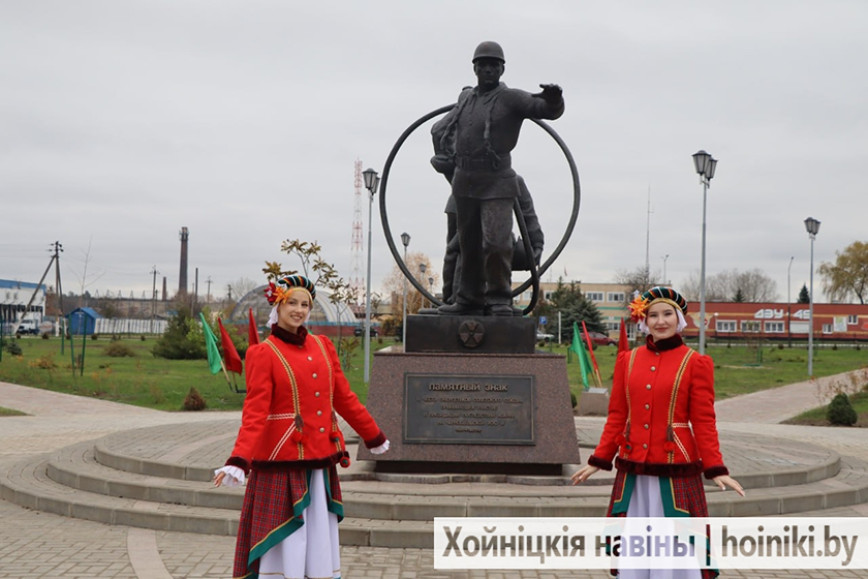 Яшчэ адзін утульны куток: у Хойніках адкрыўся новы сквер «Энергетыкаў»