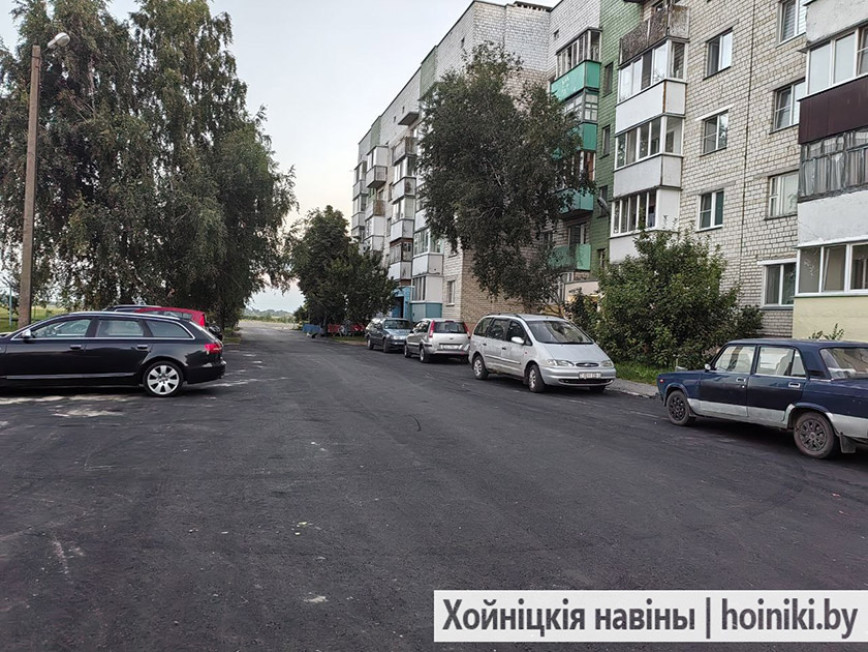 Дарога люстэркам легла. У год добраўпарадкавання змяніўся выгляд дваровай тэрыторыі па вул. Лермантава, 22 горада

