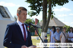 Урачысты мітынг, прысвечаны галоўнаму дзяржаўнаму святу, адкрыў чараду святочных мерапрыемстваў у Хойніках.