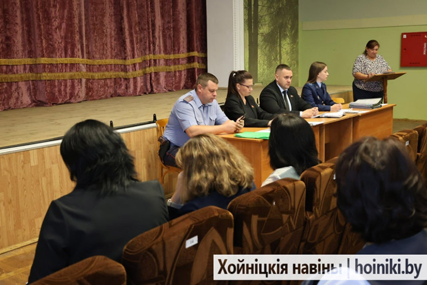Чарговае пасяджэнне КДН пад кіраўніцтвам намесніка старшыні райвыканкама Сяргея Кушнера адбылося ў Хойніках