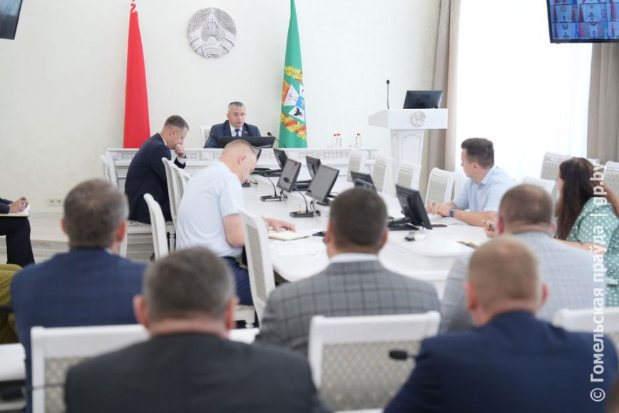 Нараду па пытаннях сельскай гаспадаркі правёў старшыня аблвыканкама Іван Крупко
